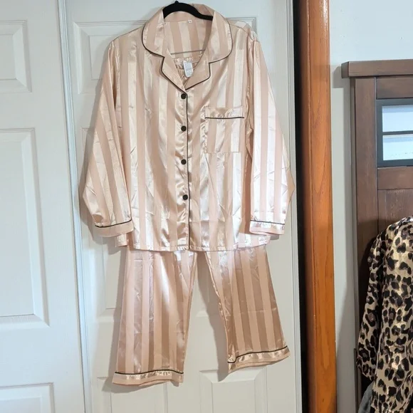 3 Sets Satin Pajama Set - Picture 2 of 4